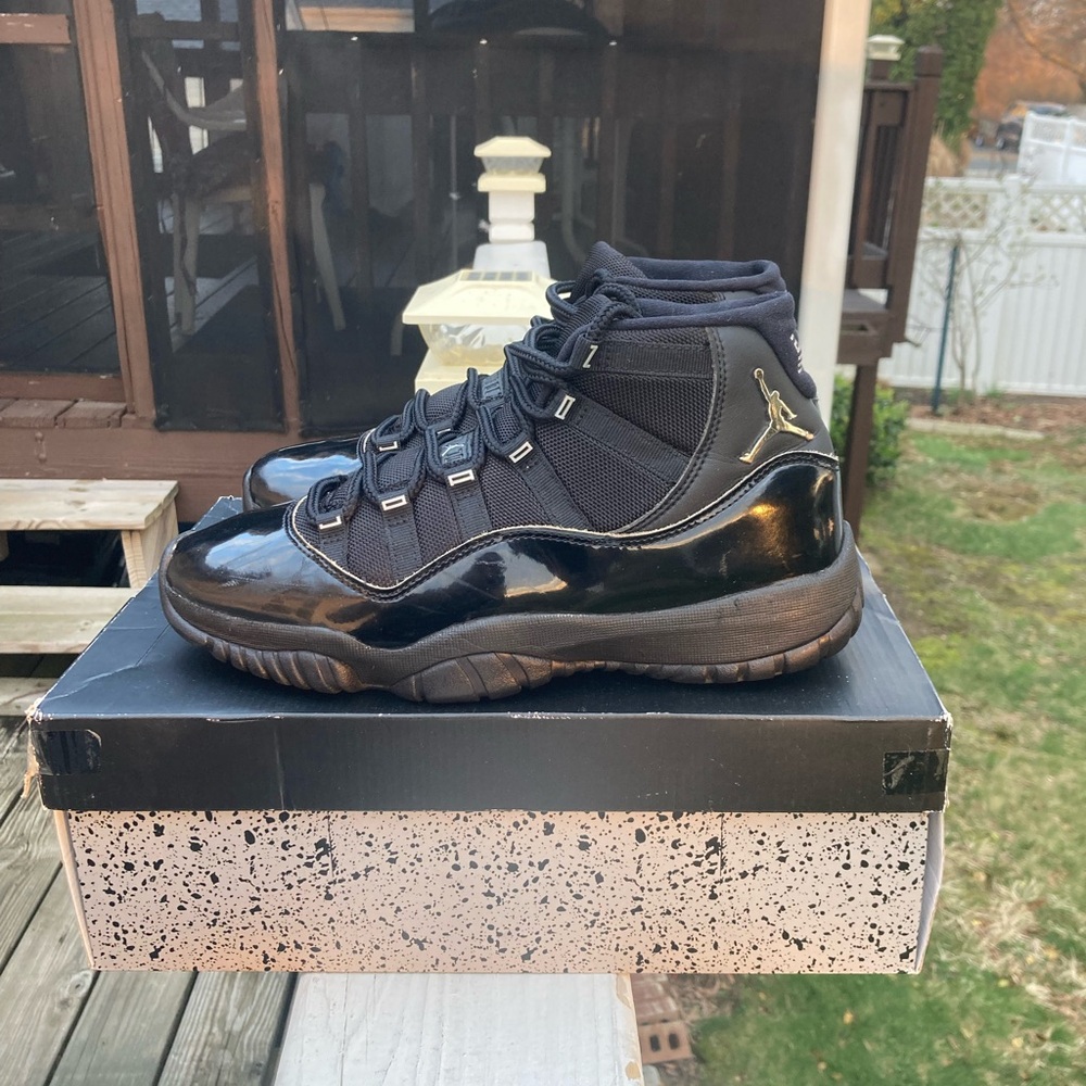 Nike Air Jordan 11 Cap and Gown Size 9.5 Mens